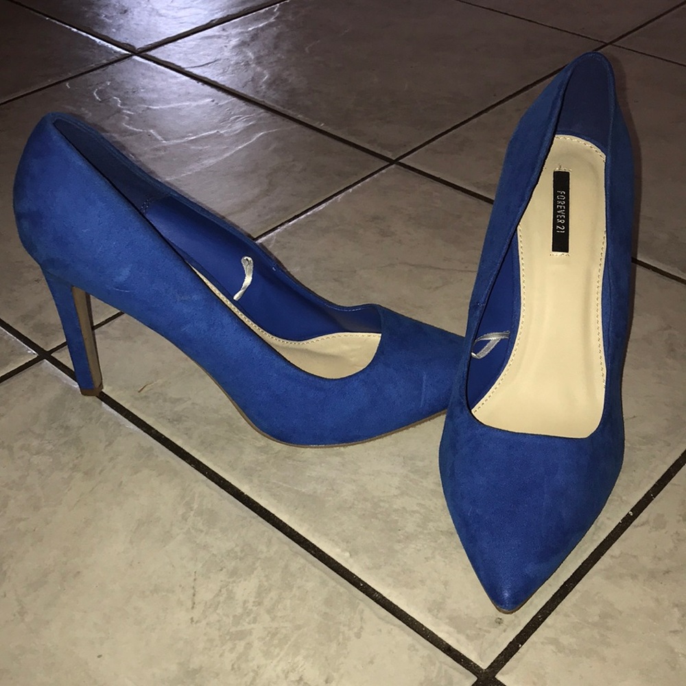 Blue suede pumps